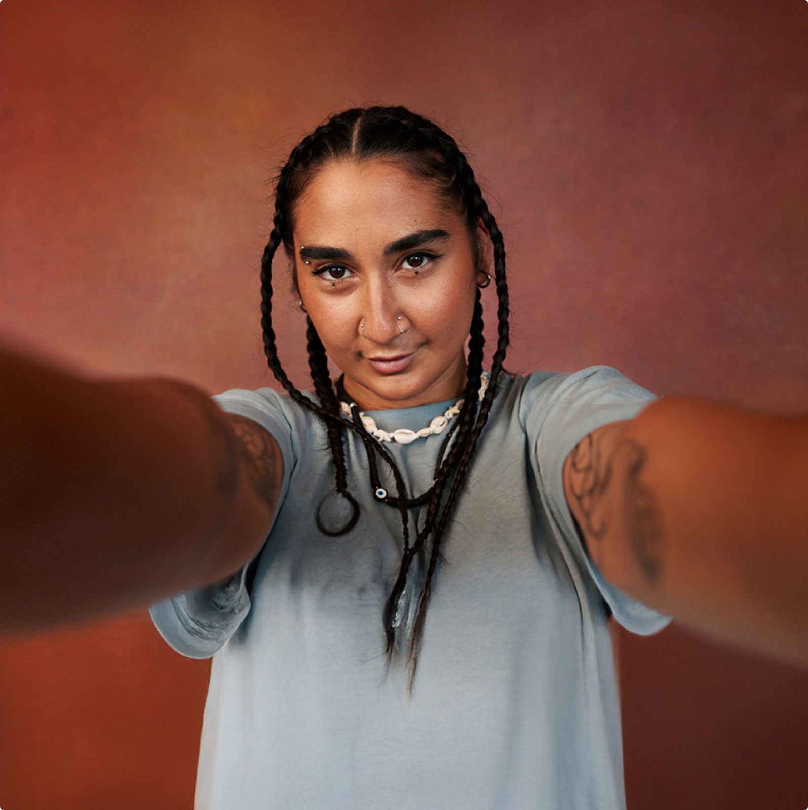 Retrato de campanha com fundo terracota